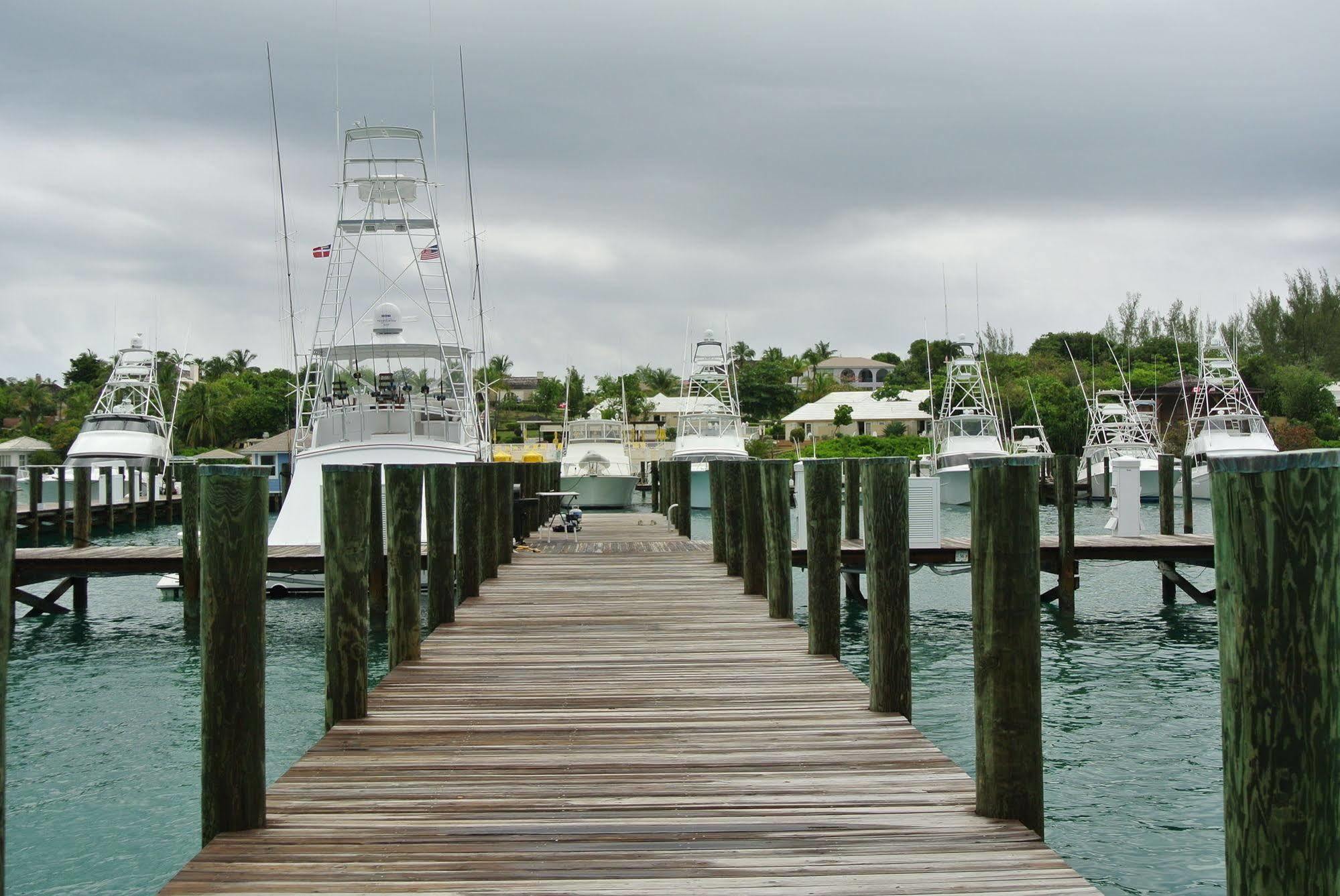 Romora Bay Resort&Marina Dunmore Town Exterior foto
